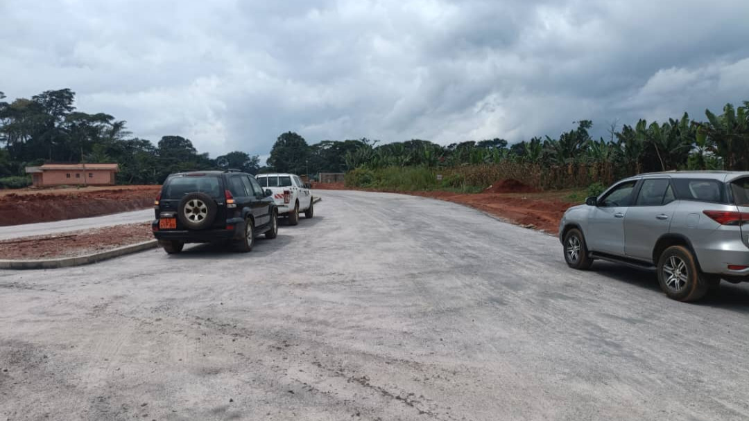 Construction de la route Awae-Esse-Soa : l’entreprise entame les travaux sur les sections différées