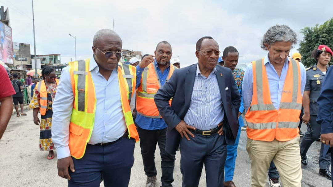 Pénétrante Est de Douala : le MINTP apprécie les travaux d’urgence prescrits, en attendant la mobilisation de l’entreprise MAG, sous-traitant de MAGIL