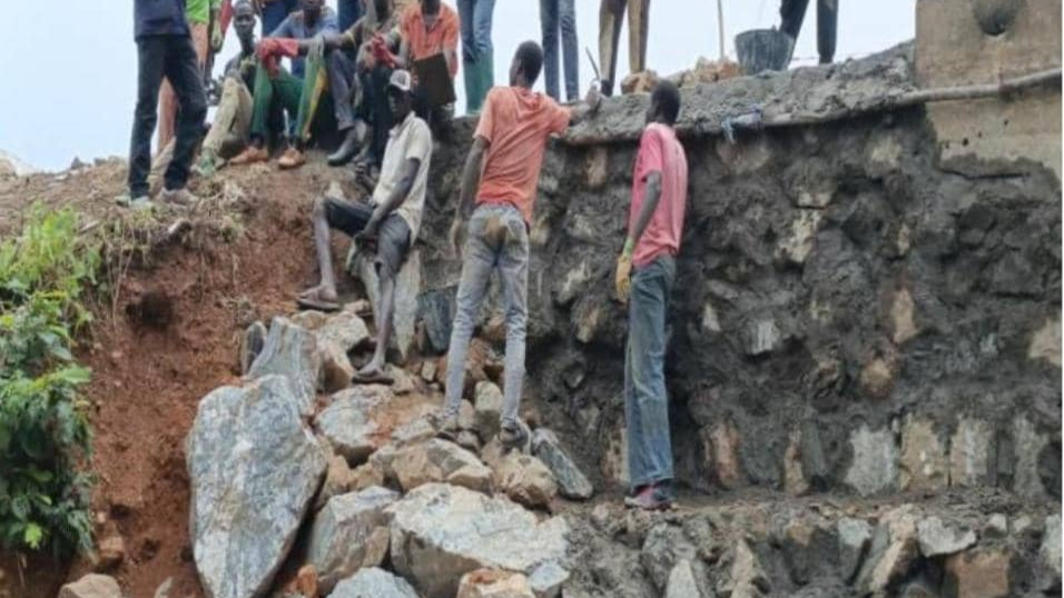 Renforcement d’un remblai d’accès au pont Bana sur la route Ngaoundéré-Garoua : la Brigade des Travaux en régie est déployée