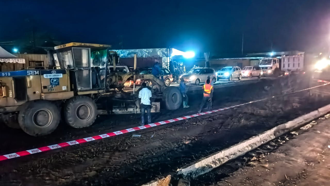 Entrée Ouest de la ville de Douala: l’entreprise CFHEC entame des travaux de nuit pour accélérer ses prestations