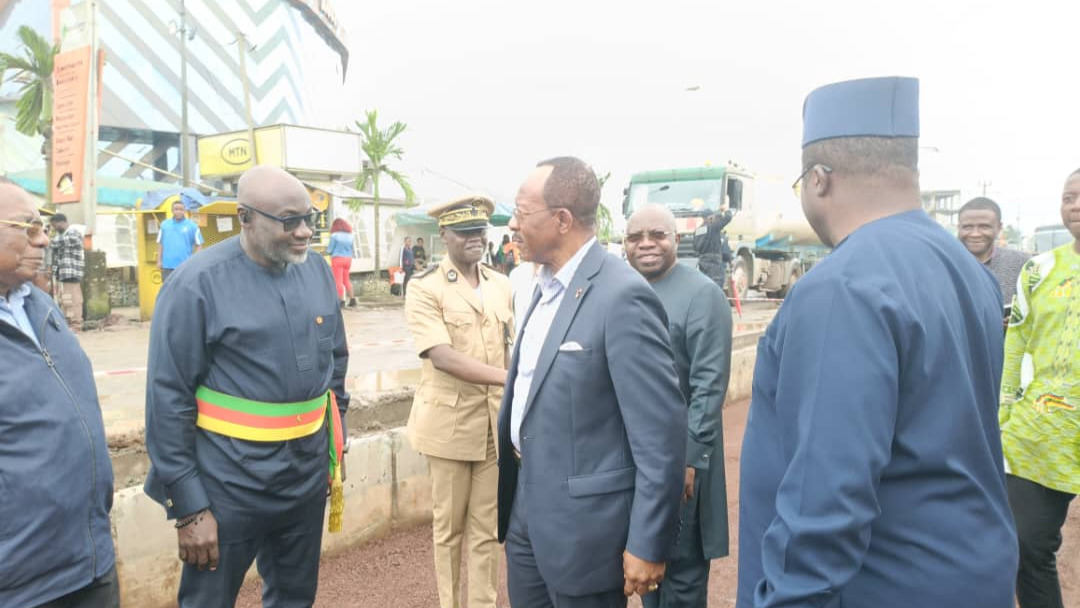Réhabilitation des pénétrantes Ouest et Est de Douala : le MINTP s’assure du respect des prescriptions