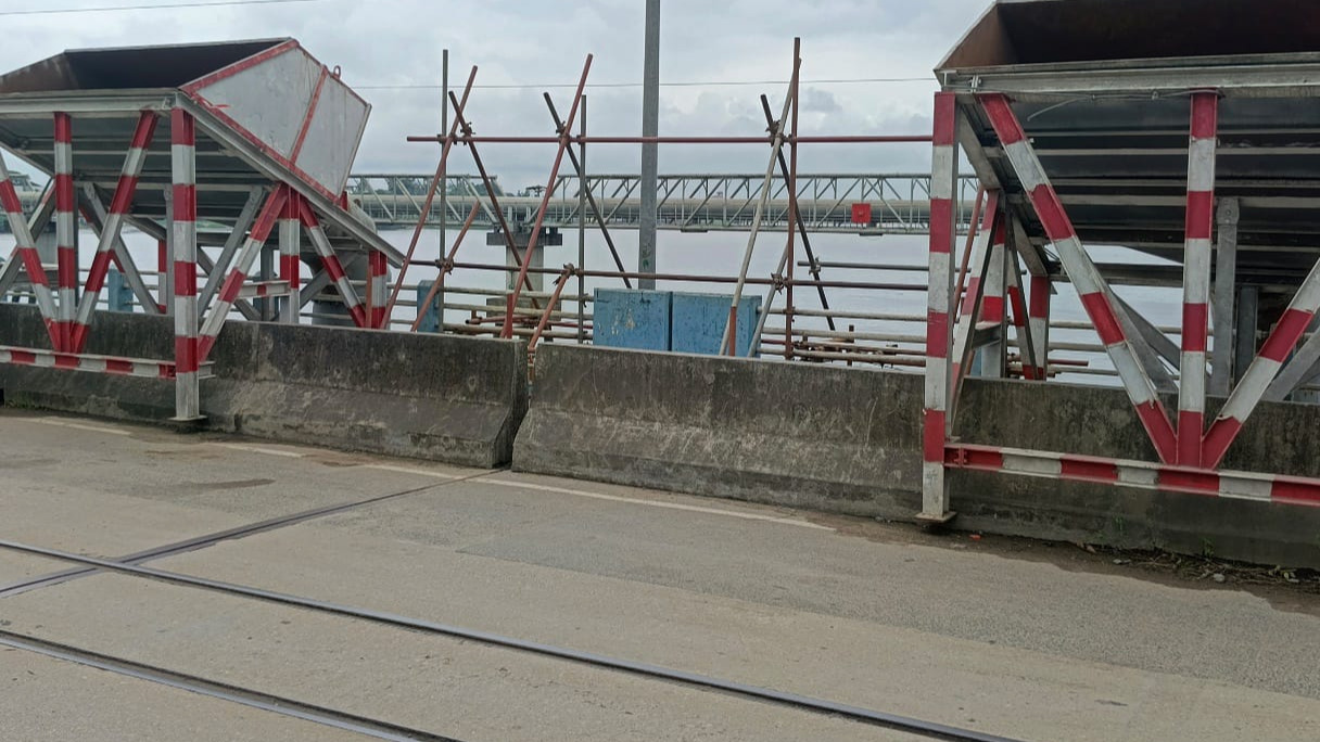 Rehabilitation work on the old bridge over the Wouri River