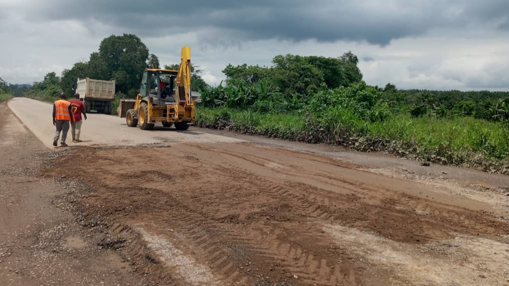Entretien de la route Edéa-Kribi: l’entreprise SOMAF se mobilise sur la section Edéa-Pont du Nyong