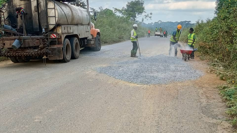 Entretien de la route Ebolowa-Ambam: les travaux en régie se poursuivent sur la section Meyo Centre -Ambam