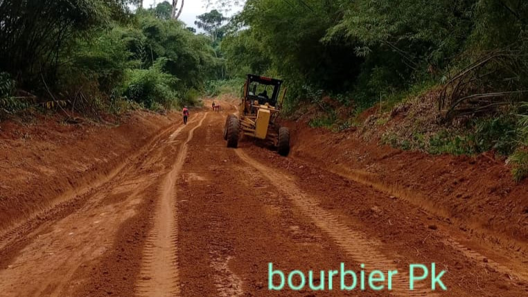 Entretien de la route Ebolowa-Akom 2-Kribi: ICM poursuit les travaux sur les deux sections