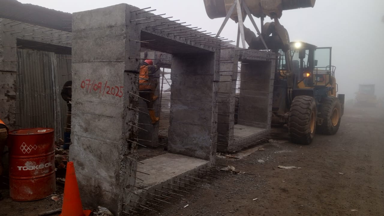 Reconstruction de la traversée de la falaise de Dschang : les ateliers de préfabrication et les travaux d’enrochement s’intensifient