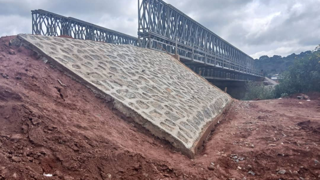 Pont Acrow sur le Mayo Taram : la réalisation des Perrés maçonnés est achevée