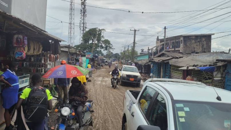 Entrée Ouest de Douala : l’entreprise poursuit les travaux et  maintient la circulation  sur les déviations