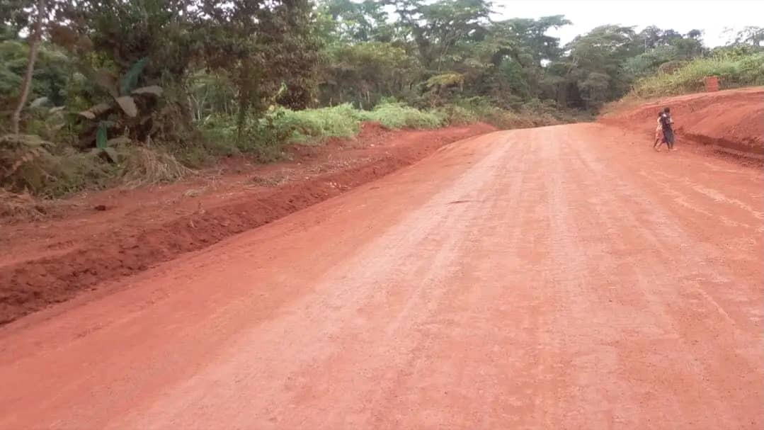 Région de l'Est : les travaux de réhabilitation de la route Echimbor-Zoulabot 1-Lamedoum, sur un linéaire de 99,40km, évoluent grâce à une convention MINTP-SEFECAM