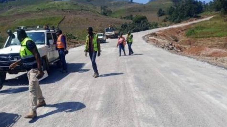 Ndu–Nkambe : l'entreprise MAG prépare la reprise de la mise en œuvre du béton bitumineux
