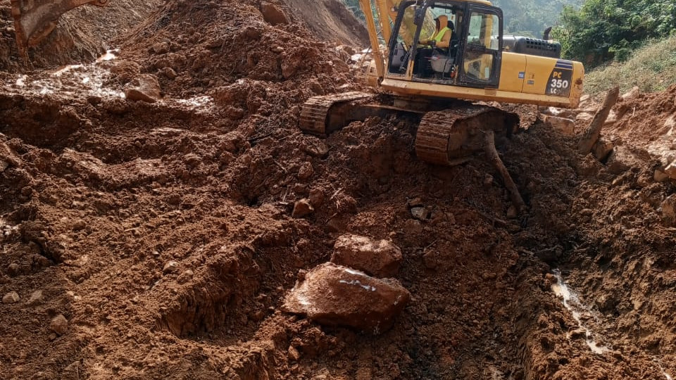 Falaise de Dschang : le traitement des talus par des apports en géosynthétiques se prépare activement