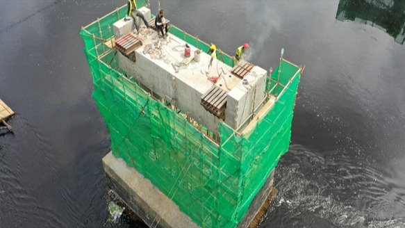 Pont sur le fleuve Nyong à Malombo : les travaux de superstructure et d’ouvrages connexes progressent