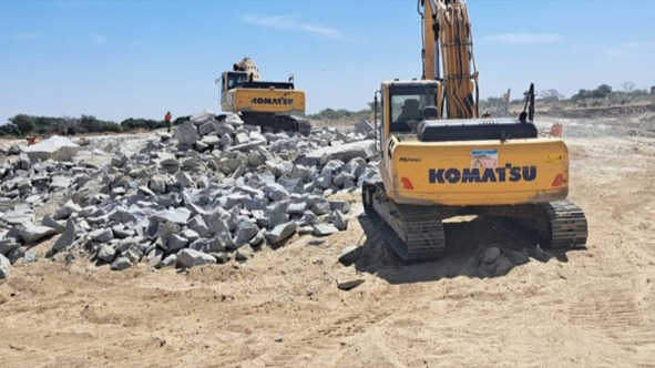 Réhabilitation de la route Magada–Guidiguis (68,30 km) : un premier stock de bitume acheminé sur le site