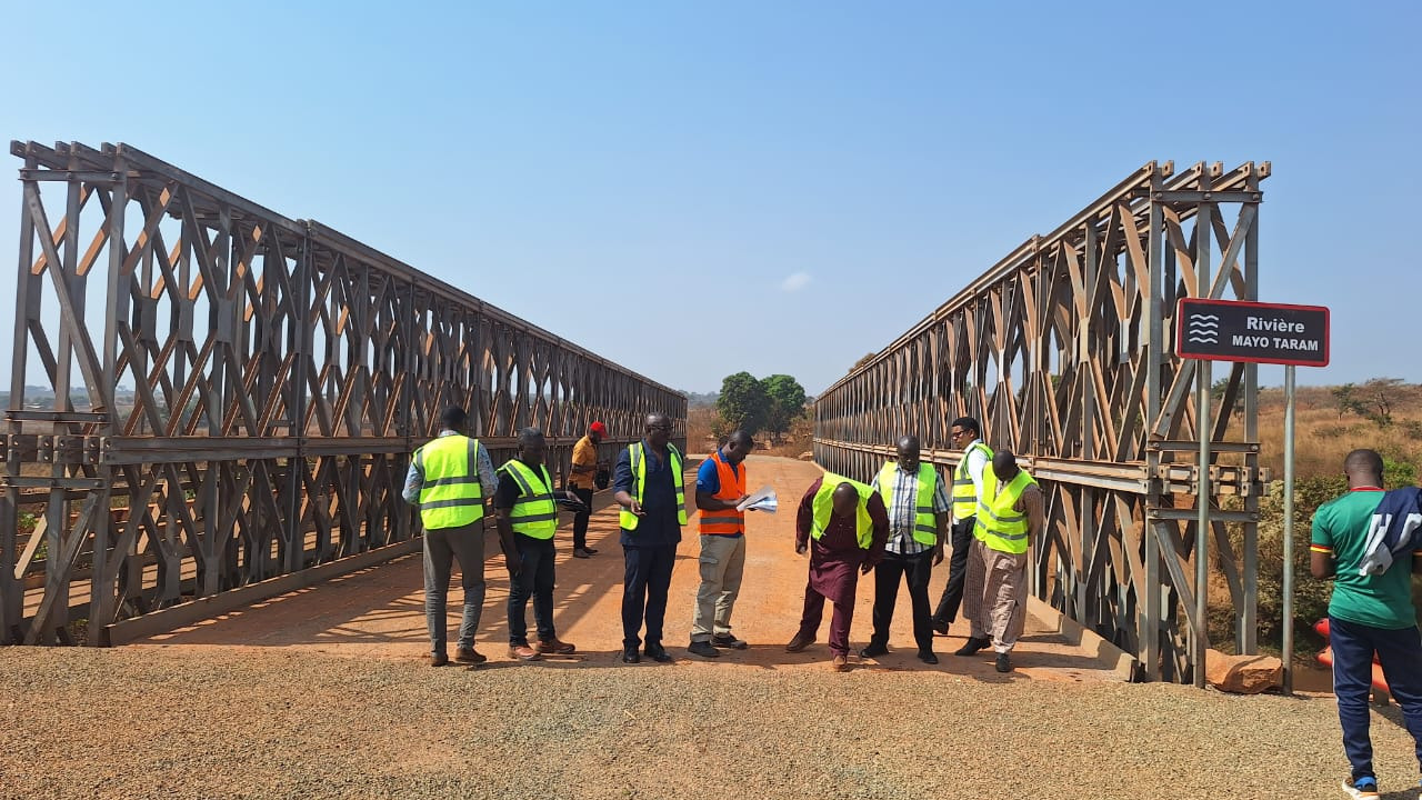 Pont en structures métalliques Acrow sur le Mayo Taram, dans l'Adamaoua: la réception provisoire prononcée