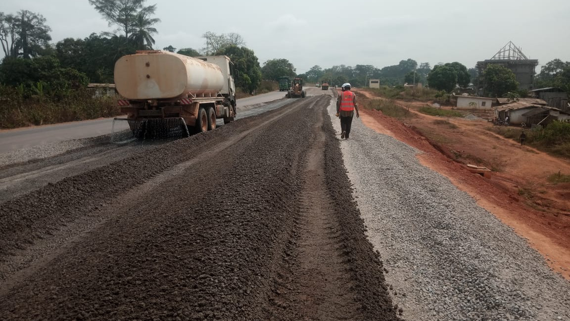 Dédoublement de la pénétrante Nord de Yaoundé : Arab Contractors poursuit la mise en œuvre de la couche de base