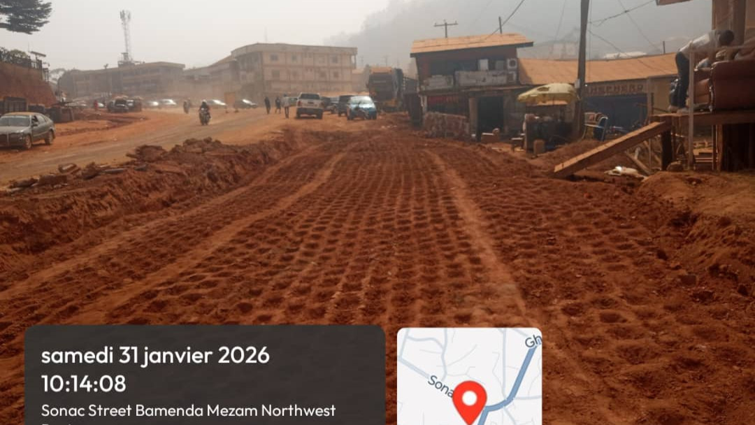Construction d’un boulevard urbain à Bamenda : les travaux d’assainissement et de chaussée se poursuivent