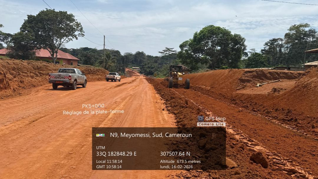 Route Olounou–Oveng : l’entreprise renforce son dispositif d’exécution des travaux