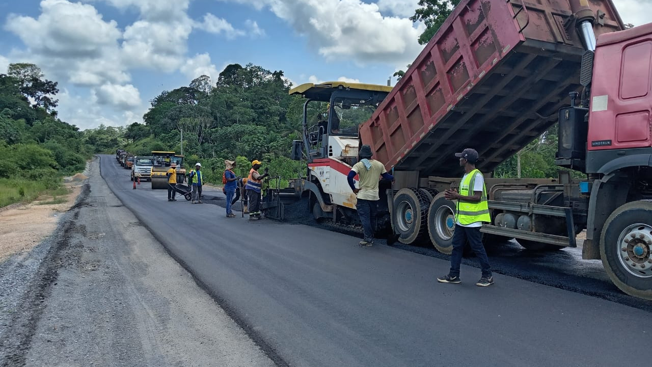 Douala–Bonepoupa : on roule sur une route revêtue sur l’ensemble de l’itinéraire
