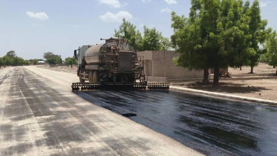 Aménagement de la route Bogo-Pouss : les travaux de bitumage des voiries de Maroua et Bogo évoluent