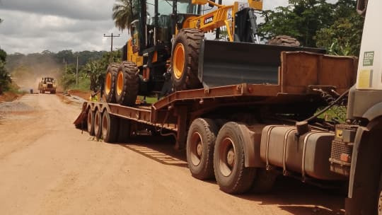 Bitumage progressif de la route Ebolowa–Biwong Bané : les travaux de chaussée progressent