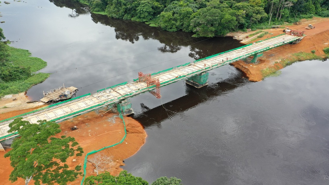 Construction du pont sur le fleuve Nyong à Malombo : l’infrastructure sera livrée avant les délais contractuels
