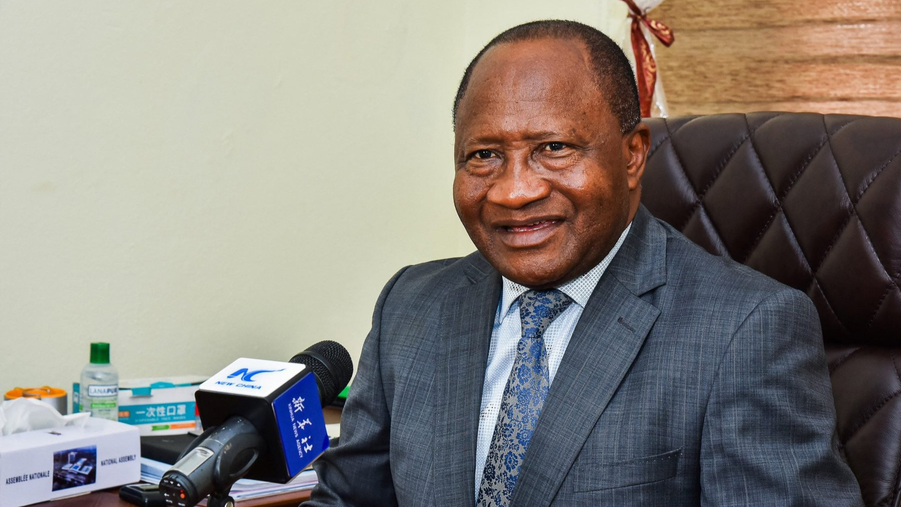 Pr Shanda à l'Honorable Datouo Théodore Vice-Président de l’Assemblée nationale du Cameroun